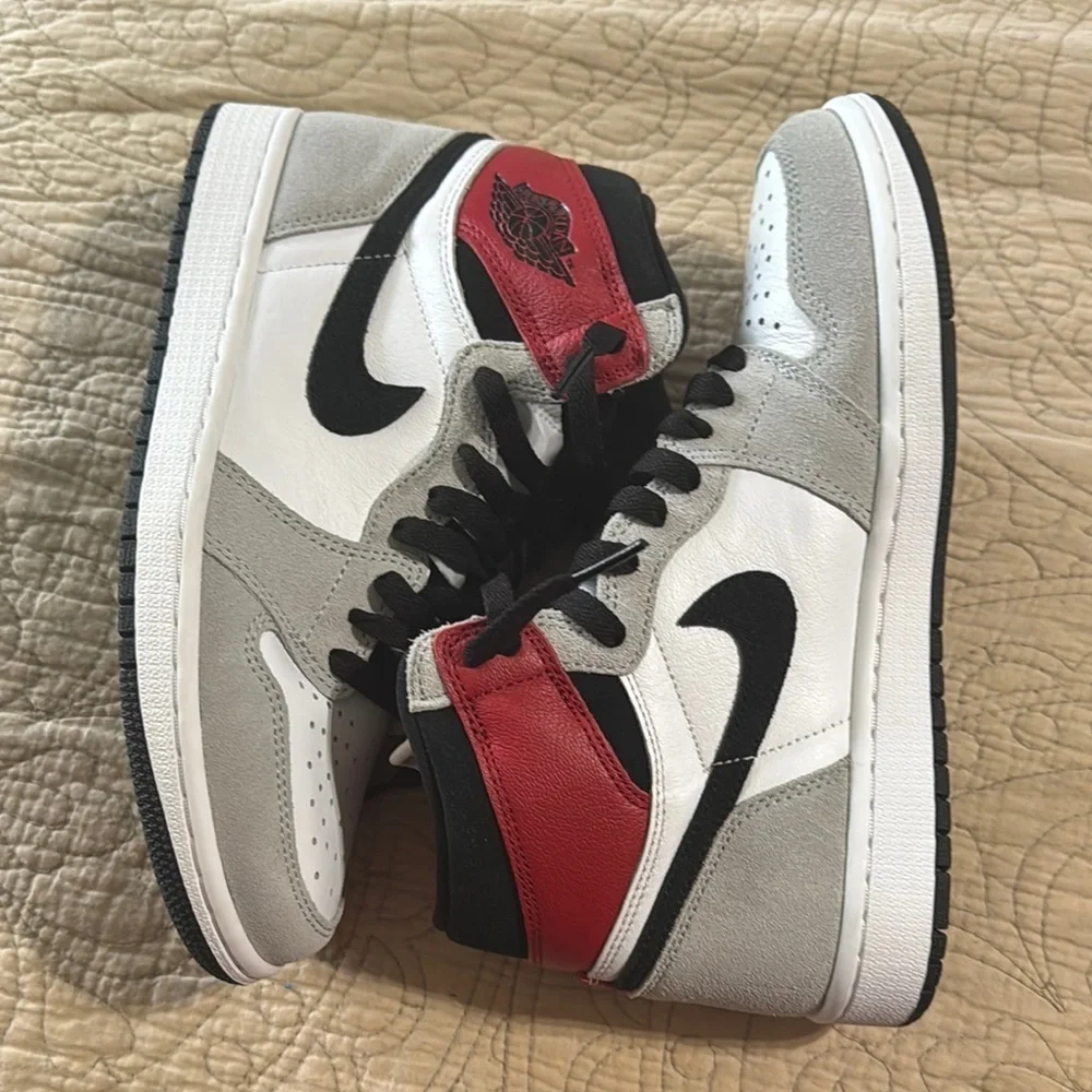 Air Jordan Nike 1 Retro High OG Smoke Gray Sneakers